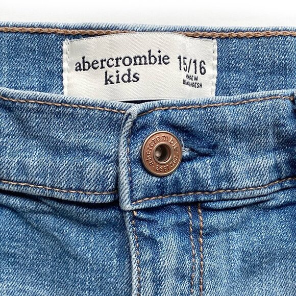 Abercrombie Kids Girls Blue Denim Shorts Size 15/16 Light Wash 5" Inseam Cuffed - Picture 7 of 10